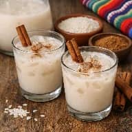 طريقة-عمل-هورشاتا مكسيكية تقليدية بالأرز والقرفة تُقدَّم باردة مع الثلج