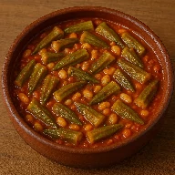 طريقة-عمل-طاجن بامية بالفول بصلصة طماطم متسبكة مطهو في الفرن على الطريقة المصرية