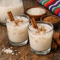 طريقة-عمل-هورشاتا مكسيكية تقليدية بالأرز والقرفة تُقدَّم باردة مع الثلج