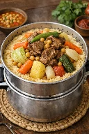 طريقة-عمل-كسكسي مغربي أصلي مطهو على البخار باللحم والخضار في قدر الكسكاس