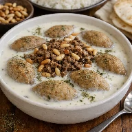 طريقة-عمل-كبة لبنية سورية باللحم المفروم والصنوبر وصلصة اللبن الغنية